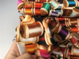 Bomuldsjersey - farverige sytråde